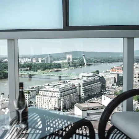 Voir Apartment Lägenhet Bratislava