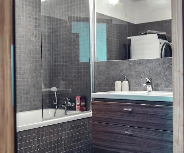 شقة Voir Apartment *